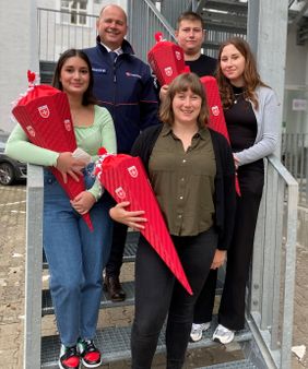 Das Foto zeigt eine Gruppe von Malteser Ehrenamtlichen bei ihrer Einschulung.