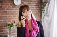 Malteser Umfrage: Jeder Zweite würde mit Einsamen telefonieren