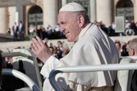 Malteser Romwallfahrt 2022 - Audienz mit Papst Franziskus auf dem Petersplatz