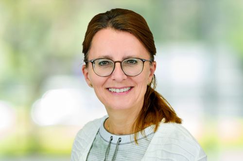Porträtbild von Frau Utner
