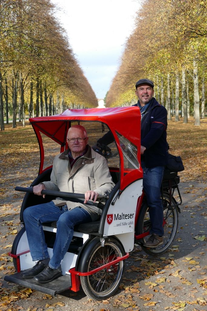 Rikschatour mit einem Senior im Hannoveraner Georgengarten