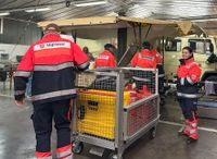 Helfende an der Feldküche