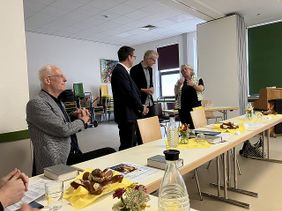 Die Prominenz v.l. OB Leibe, Minister Klein, Pastor Diederichs, Pastorin Kluge. (Foto: Malteser Trier)