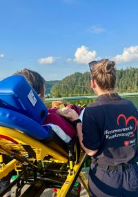 Schwerkranker genießt Ausflug in die Natur