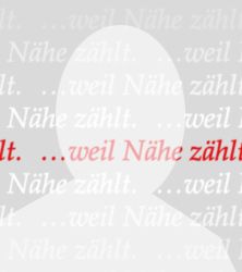 Silhouette einer Person vor grauem Hintergrund mit dem Schriftzug ‚…weil Nähe zählt‘.