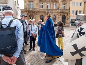 Stadtführung mit Kaiser Friedrich II. (alias Gästeführer Frank Seidel) (Foto: Nicole Michel)