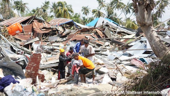 Verwüstung durch Tsunami