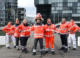 Rund 10.000 Ehrenamtliche der vier großen Hilfsorganisationen sind über Karneval im Sanitätseinsatz.