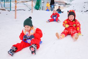 In Japan unterstützt die Deutsche Bank Stiftung das Kinderheim Fujinosono mit Speilgeräte. (Foto: Kazushi Abe)