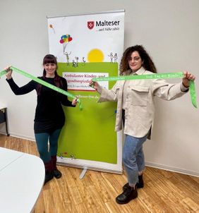 Grüne Bänder und Roll up