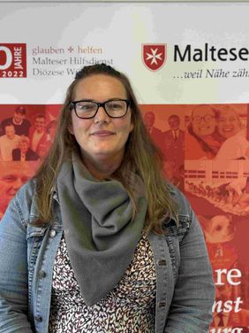 Portrait einer Frau vor Rollup