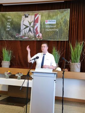 Ortsbeauftragter Florian Wilken hält eine Rede