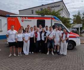 Malteser-Team bei der Haustürwerbung für Fördermitgliedschaften in Südbaden