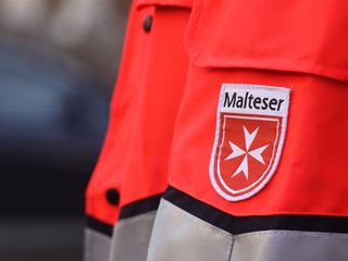 Einsatzkleidung mit Malteser Logo