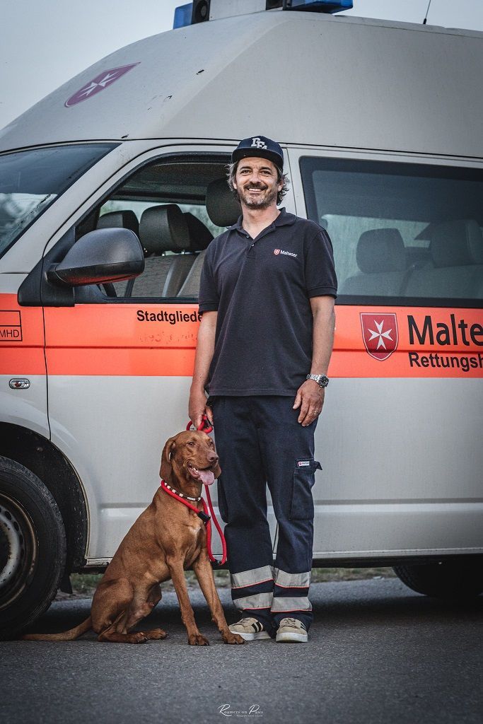 Unser Helfer Thomas mit seinem Hund Rusty