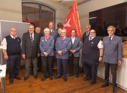 Malteser Garde v.l. Günter Klata, Paul Westeppe, Frank Weiland, Regine Weine mit Magnus Freiherr von Canstein, Marion Huss, Horst Weine, Birgit Guenther, Lothar Kemski, Wolfgang Guenther, Klaus Ringleb