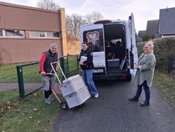 Große Freude über die 700 Smoothies beim Team der Gliederung Lage.