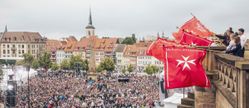 Viele Besucher auf dem Platz in Erfurt