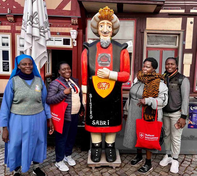 Pflegelehrkräfte aus Uganda in der Duderstädter Altstadt