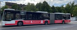 Die Malteser-Busse sind ein echter Hingucker auf den Neusser Straßen und werben für den beliebten Malteser Hausnotruf