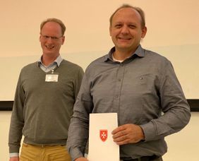 Thomas Munser mit Diözesanleiter Magnus Frhr. von Canstein im Rahmen seiner Berufung zum Stadtbeauftragten für Lohmar. (Foto: A. Archut)