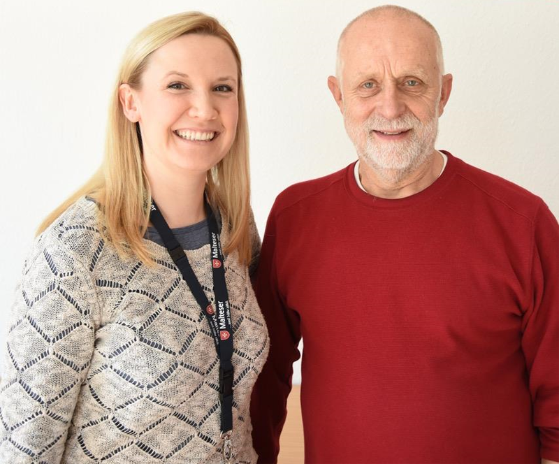 Charleen Brügmann (Projektleitung Psychosoziale Versorgung) & Kursleiter Lothar Dunkel (ehemaliger Leiter der Schulpsychologie in Münster) arbeiten Hand in Hand