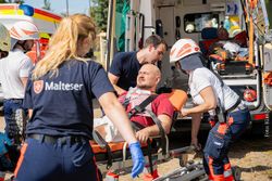 Katastrophenschutzkräfte aus dem Rheinland bewältigten eine große Katastrophenschutzübung bei der eine Vielzahl an Verletzten versorgt werden mussten.