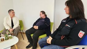 Malteser in Weißenfels im Gespräch mit Mitarbeiterin der Arbeitsagentur