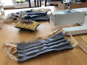 Handgenähte Stoffmasken aus dem Malteser-Integrationsprojekt.