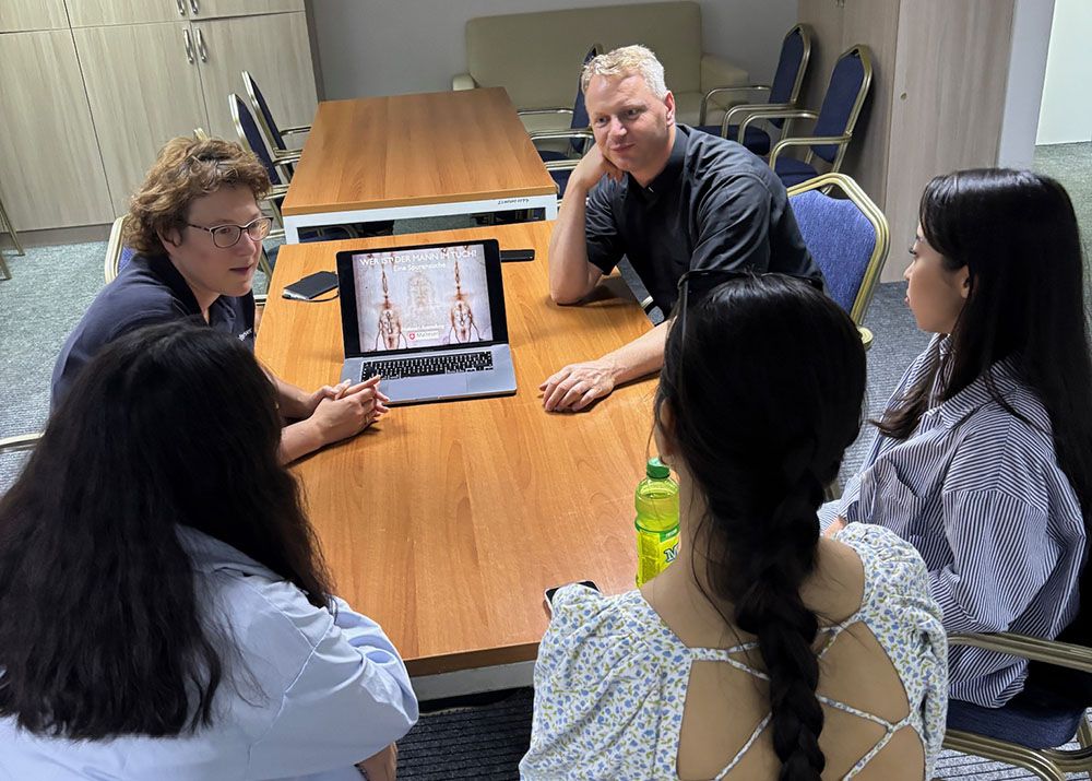 Zur Vorbereitung wurden die lokalen Ausstellungsguides gut vorbereitet.