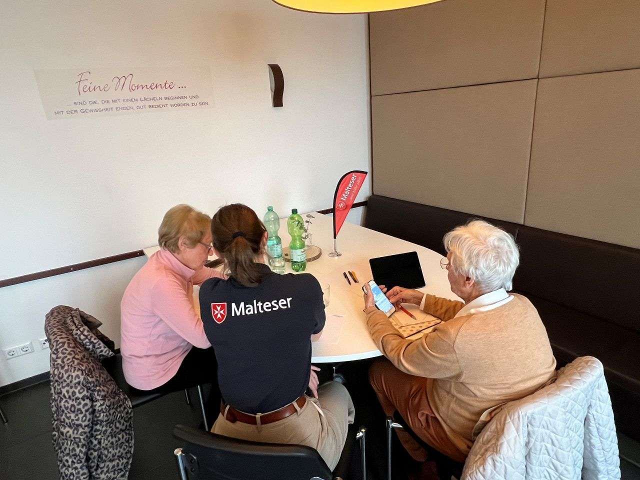 Eins-zu-Eins Beratung und Handy Hilfe für Senioren im Treffpunkt M