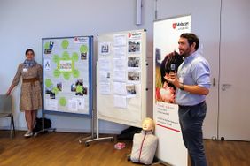 In einem „Gallery-Walk“ stellten die einzelnen Fachbereiche der Diözesangeschäftsstelle aktuelle Themen vor.