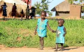 Flüchtlingskinder aus dem Südsudan in Uganda. Foto: N. Kahura / Malteser International (Archiv)