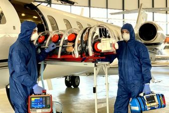 Schnell und sicher transportiert per Flugzeug. Darauf kommt es an, wenn die Malteser Menschen mit einer COVID-19-Erkrankung betreuen. Foto: Quick- Air/Malteser