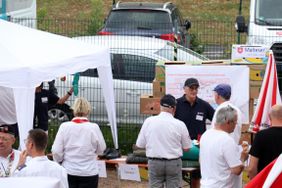 Ein Einblick in das rege und bunte Treiben am vergangenen Samstag rund um das Malteser Zentrum. Geboten wurden afghanischer Tanz, Vorstellung des Besuchs- und Begleitungsdienstes mit Hund, gemeinsame Katastrophenschutz-Übung mit dem THW sowie einen Vortrag zum Thema Patientenverfügung und Co. Fotos: Malteser Fulda/Antonia Sauer