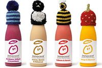 Vier Flaschen von Innocent mit gestrickter Mütze