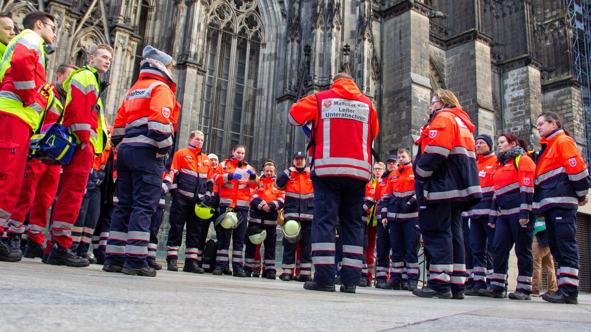 Helfer beim Rosenmontagseinsatz