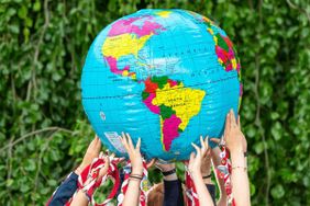 Die ganze Welt im Blick. Foto: Malteser