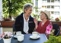 Der Besuchs- und Begleitungsdienst der Malteser bringt Licht in den Alltag einsamer Menschen. Foto: Malteser