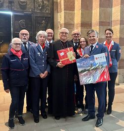 Bischof Dr. Karl-Heinz Wiesemann mit Vertreterinnen und Vertretern der Malteser im Bistum Speyer anlässlich seines 40-jährigen Priesterjubiläums. (Foto: Malteser Speyer)