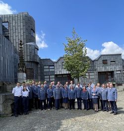 Die Malteser aus dem Erzbistum Paderborn kommen zum Johannesempfang zusammen. Gruppenbild nach der Hl. Messe im Paderborner Dom. 