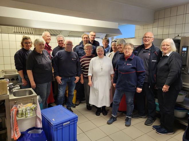 Gruppenfoto der Ehrenamtlichen Helferinnen und Helfer