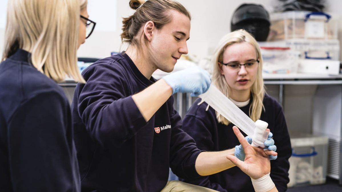 FSJ Engagement in der Erste-Hilfe-Ausbildung