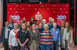 Gruppenbild aller Preisträger:innen