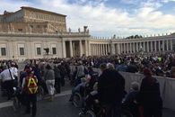 Im Morgengrauen - Auf dem Weg zur Messe mit Papst Franziskus