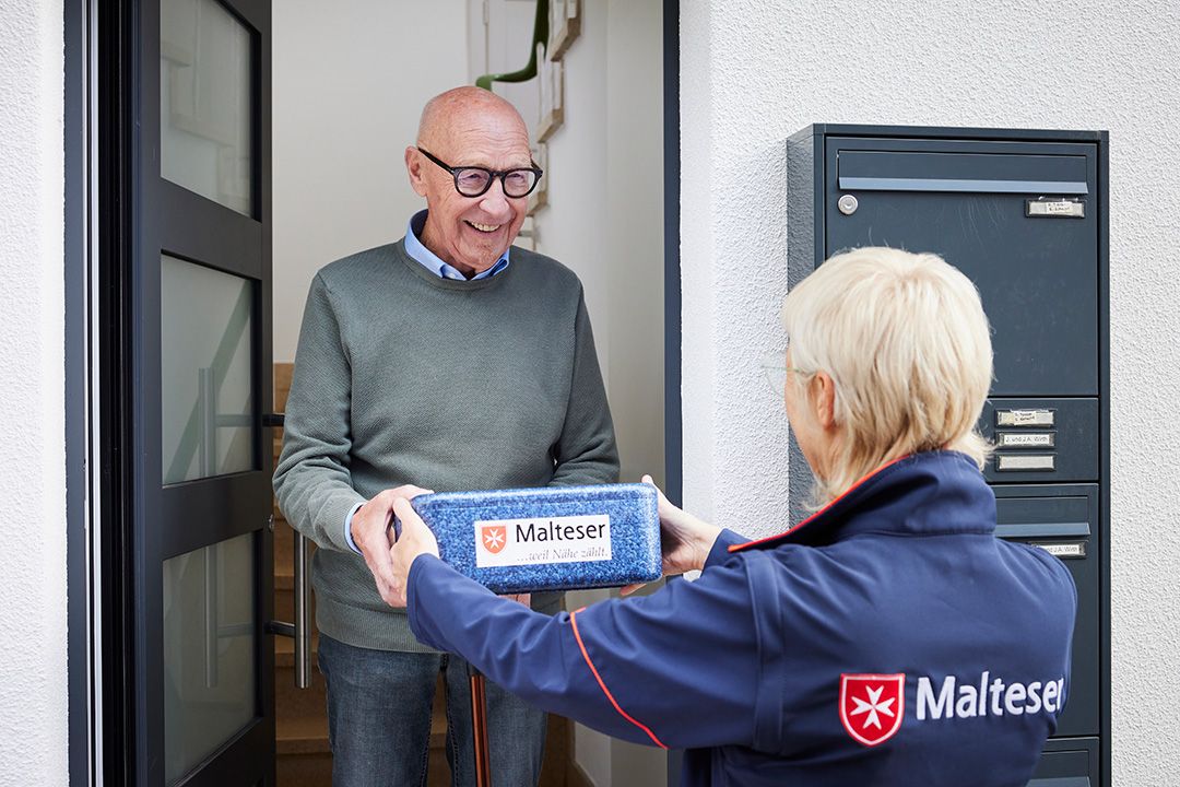 Jetzt Mittagessen für Senioren beim Menüdienst Malteser Menüservice bestellen und genießen