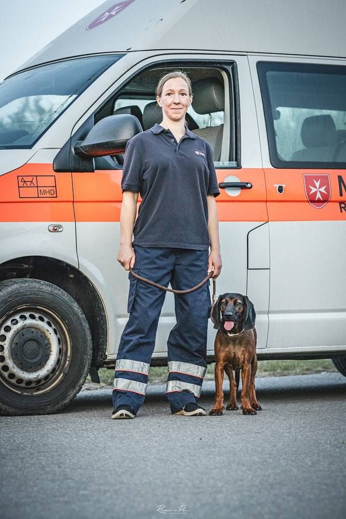 Unsere Helferin Juliane mit ihrem Hund Filou