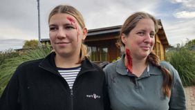 Professionelle Unfalldarsteller mit künstlichen Wunden 