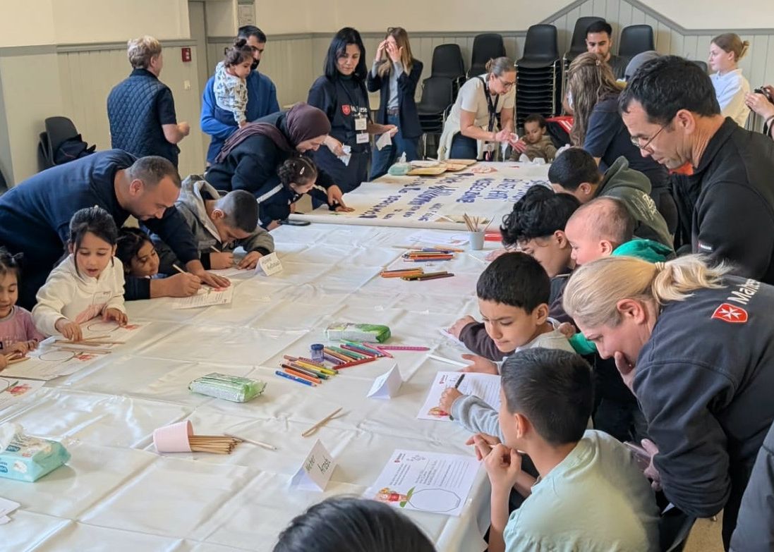 Gemeinsam malten und schrieben die Kinder Briefe an NUKI. 