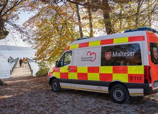 Herzenswunsch-Krankenwagen im Herbst